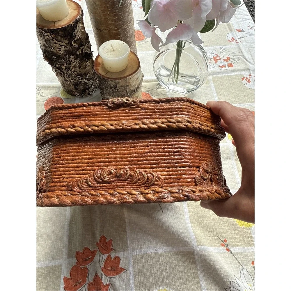 Papier-mâché & woven lacquer wedding box with inlaid stamp/JUGOSLAVIJA